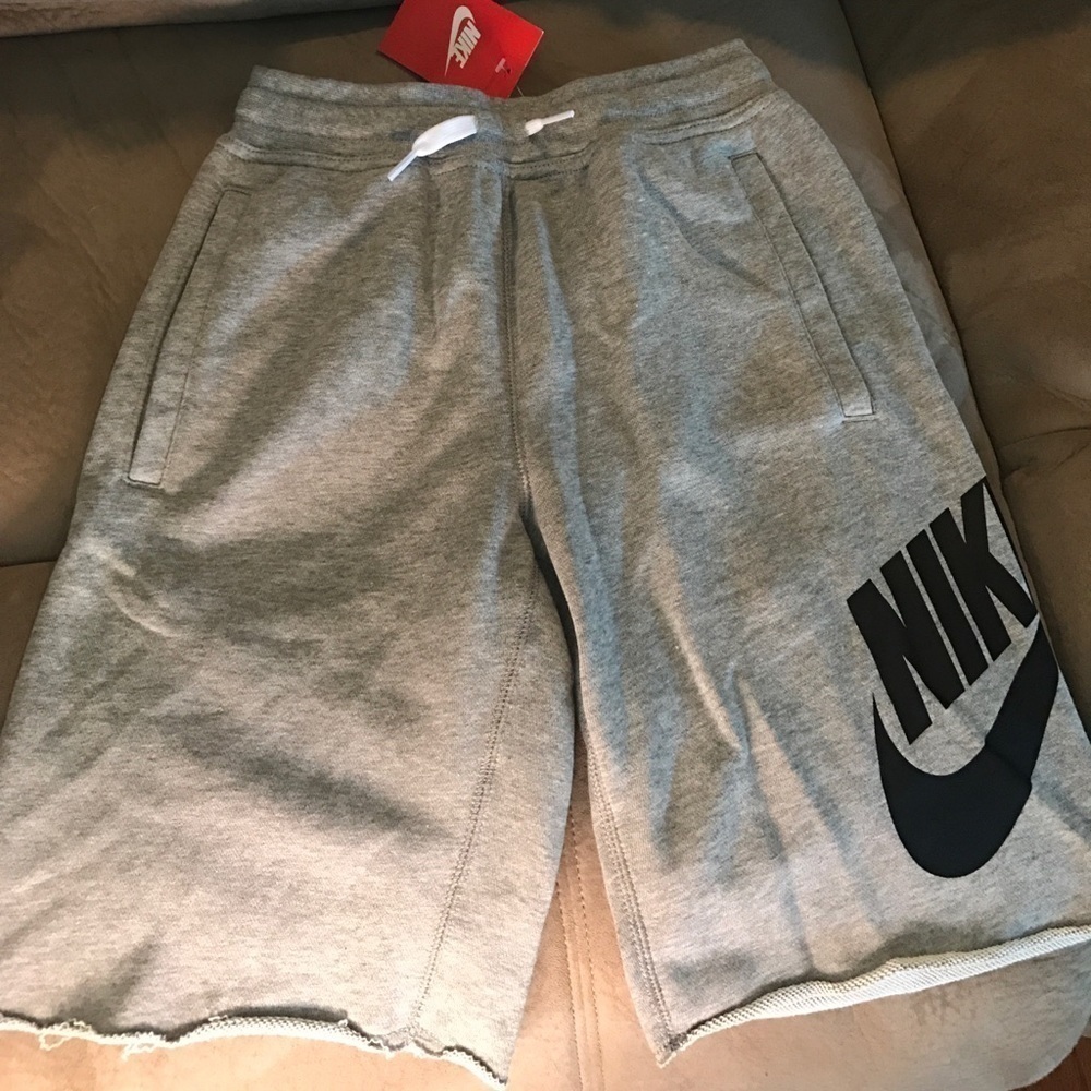 Boys Nike gray shorts